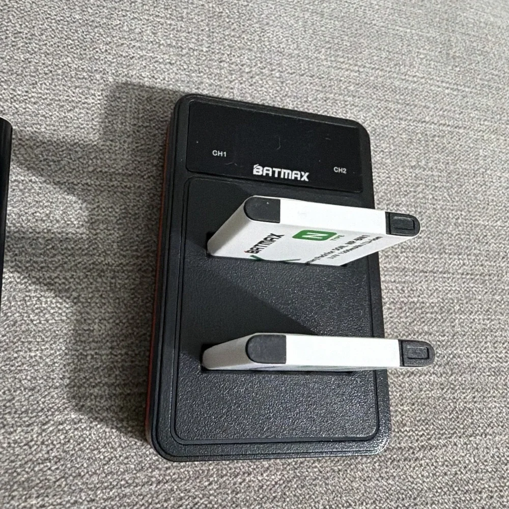 Sony Cybershot DSC-W830 20.1MP Digital Camera Black Zeiss Lens Charger 3 Battery